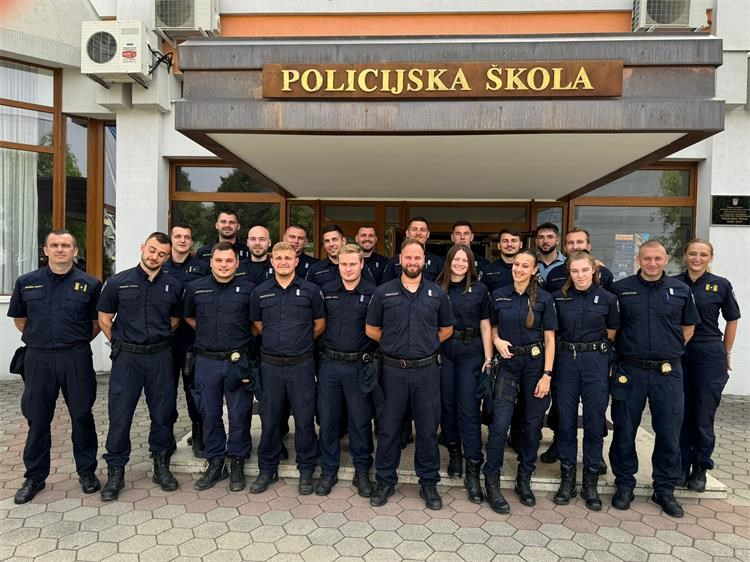 SB Online | Brodsko-posavski policajci kroz osam tjedana uspješno završili 120. tečaj granične policije