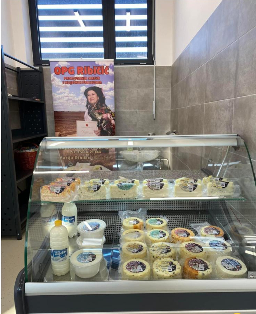 Požega.eu | Snaša Marija iz Grabarja sa svojim sirevima svake subote i četvrtka na požeškoj Tržnici