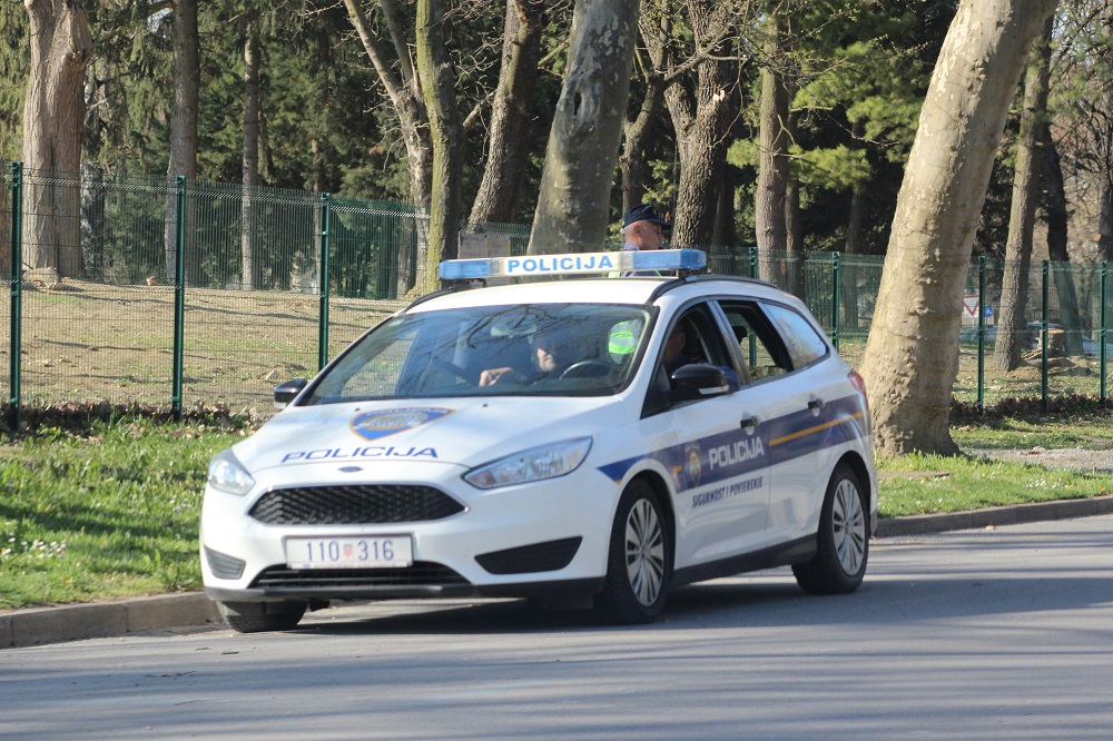 SB Online | Policajac izvan službe automobilom udario biciklistu