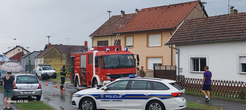 SB Online | Javila se žena kojoj je gorila kuća u Sl. Brodu: Plakala sam i trčala po ulici, tavan je izgorio