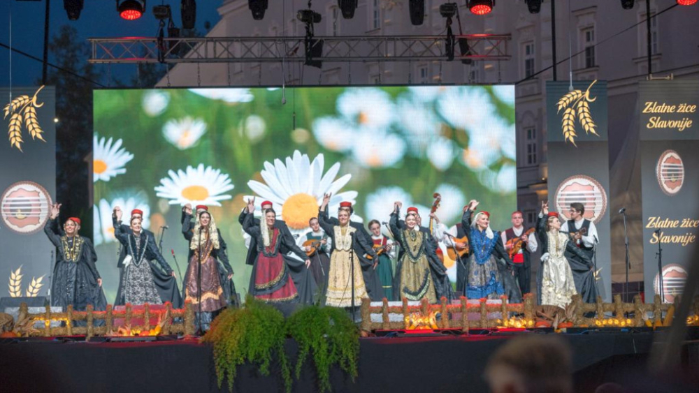 SB Online | ZLATNE ŽICE SLAVONIJE POŽEGA: Poziv za prijavu folklornih skupina i izbor najgizdavije Šokice 2024.