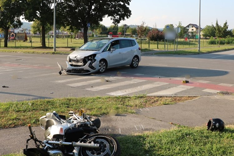 SB Online | TEŠKA PROMETNA NA LIVADI: Sudarili se auto i motor, ima ozlijeđenih