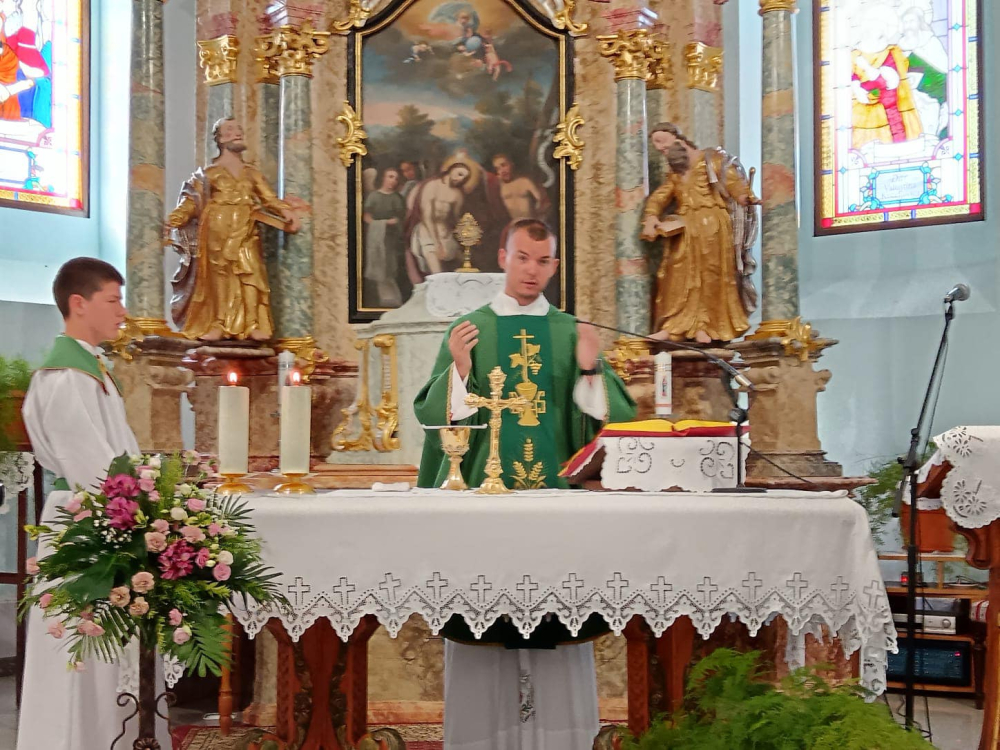 ŽUPLJANI SE OPROSTILI OD SVOG ŽUPNIKA: ʼU kratkom roku uspio si podići župu i župljaneʼ