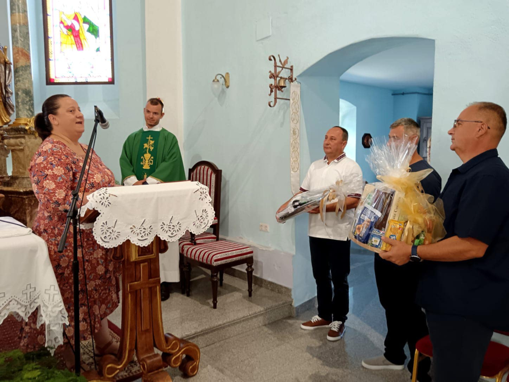 ŽUPLJANI SE OPROSTILI OD SVOG ŽUPNIKA: ʼU kratkom roku uspio si podići župu i župljaneʼ