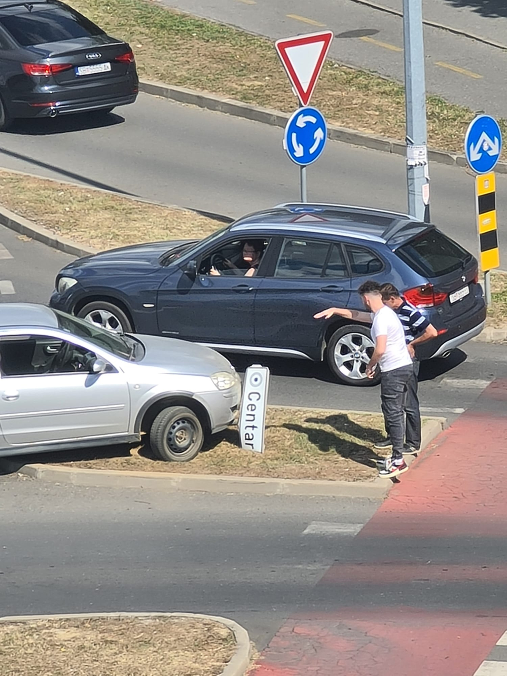 Pažnje nikad dovoljno: Opet prometna u centru Sl. Broda