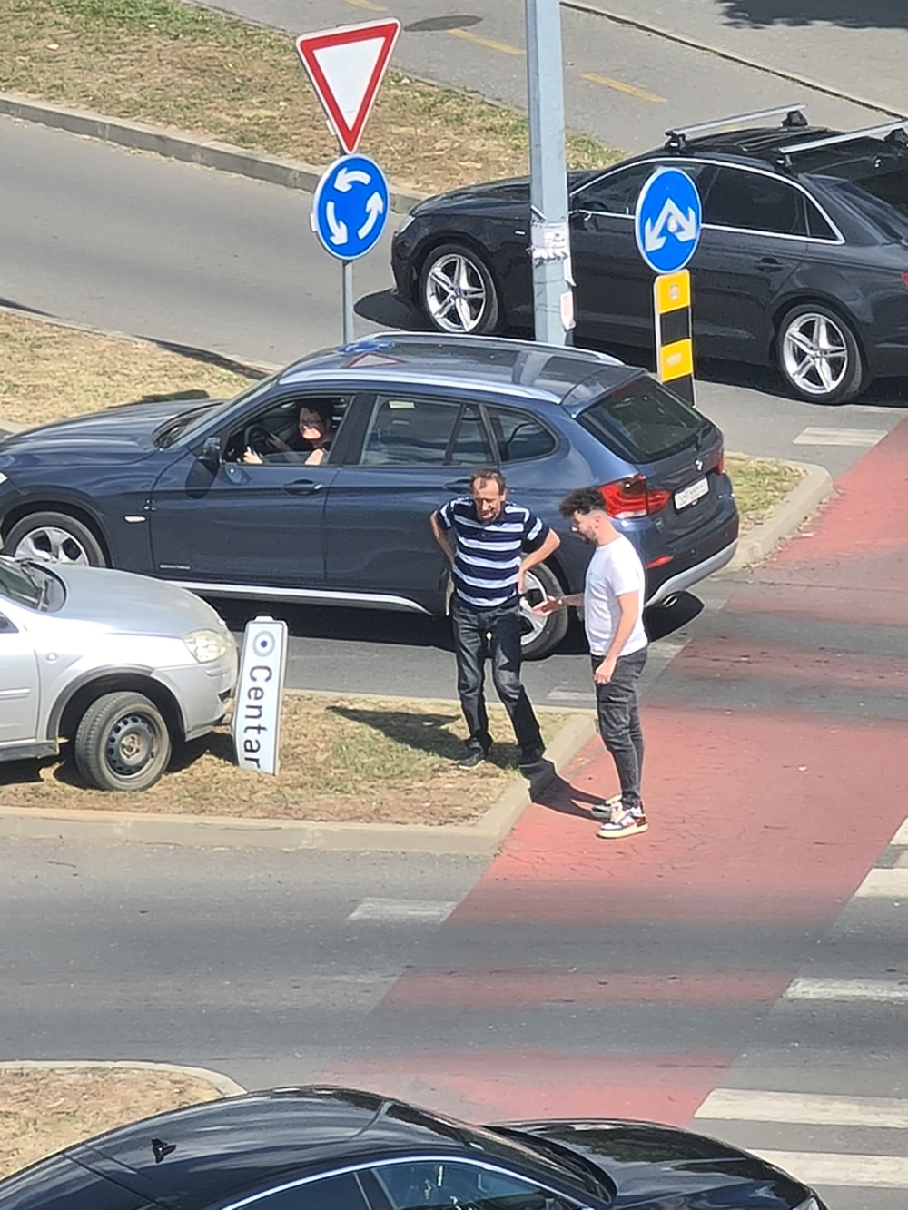 Pažnje nikad dovoljno: Opet prometna u centru Sl. Broda