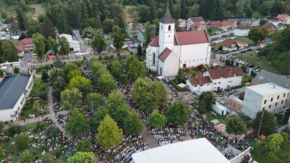 SB Online | HODOČAŠĆE U VOĆIN: Euharistijskim slavljem i zavjetnom procesijom proslavljena Nebeska Majka