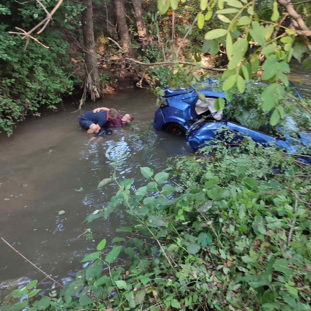 SB Online | Teška nesreća u susjedstvu: Ozlijeđeni ljudi ostali u vodi, policija na terenu