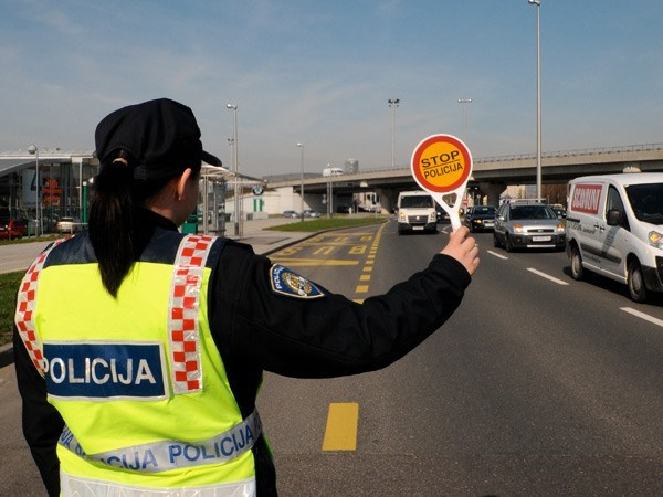 SB Online | Objavili i zašto: Policija muškarcu oduzela automobil