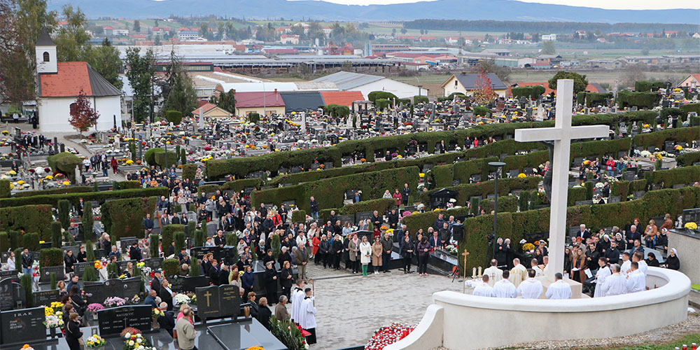 Požega.eu | Danas slavimo svetkovina Svih Svetih: Požeški biskup msgr. Ivo Martinović predvodit će euharistijsko slavlje u 15.30 sati na požeškom groblju Sv. Ilije