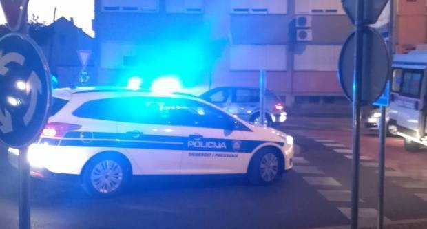 SB Online | Jutros teška nesreća: Žena se zabila u parkirana vozila