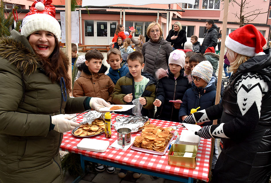 Požega.eu | ADVENTSKI SAJAM U CESARIĆU: Zarađeno doniraju Udruzi „Mali princ“