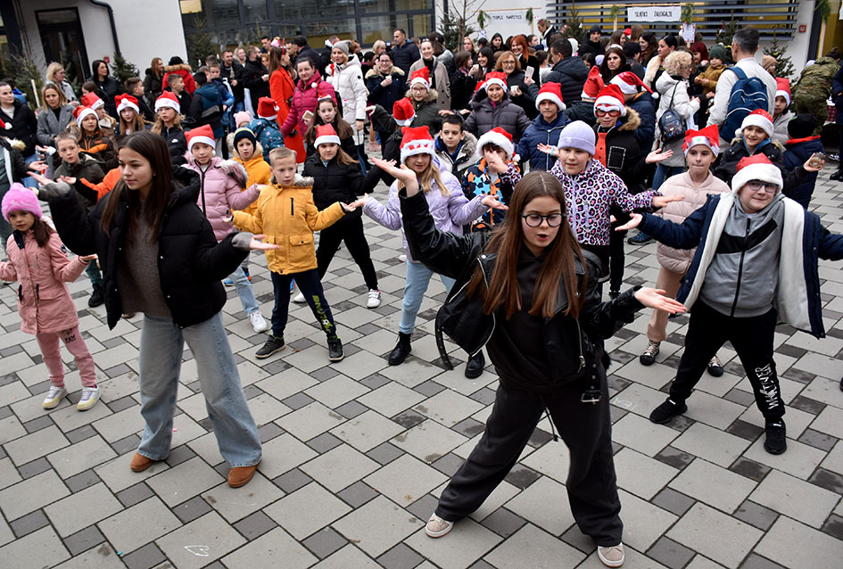ADVENTSKI SAJAM U CESARIĆU: Zarađeno doniraju Udruzi „Mali princ“