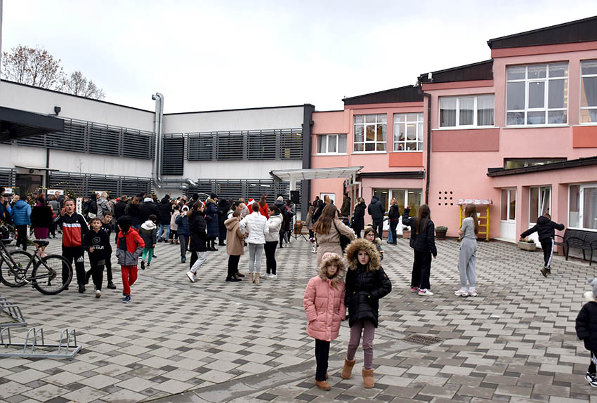 ADVENTSKI SAJAM U CESARIĆU: Zarađeno doniraju Udruzi „Mali princ“