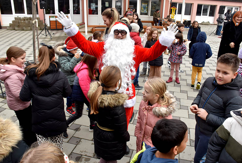ADVENTSKI SAJAM U CESARIĆU: Zarađeno doniraju Udruzi „Mali princ“