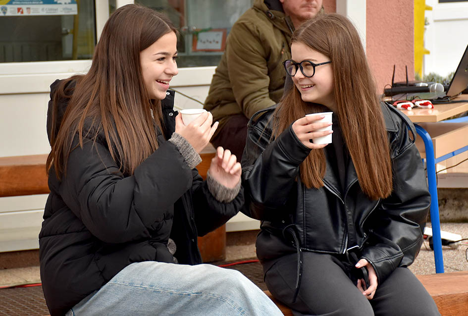 ADVENTSKI SAJAM U CESARIĆU: Zarađeno doniraju Udruzi „Mali princ“
