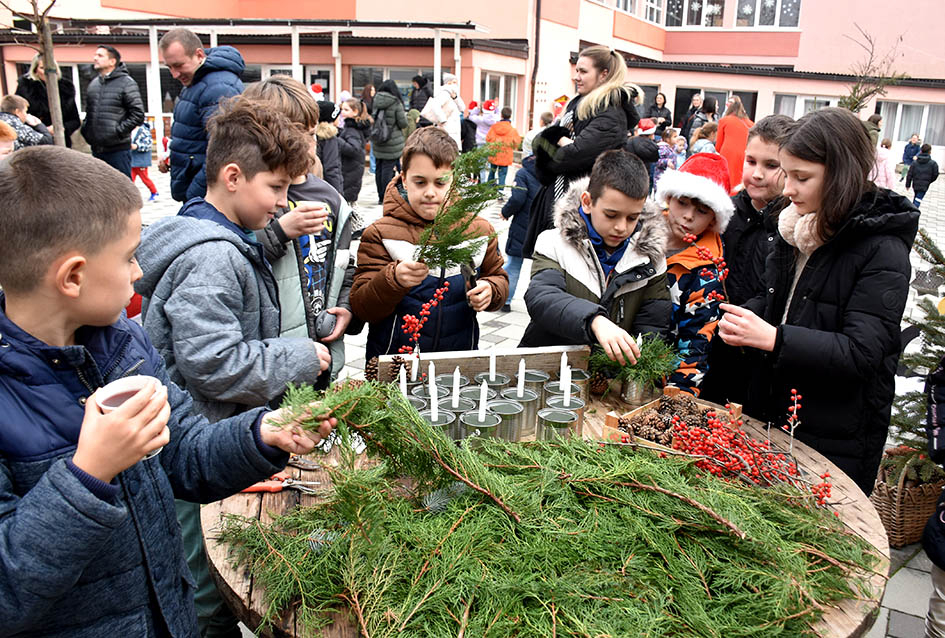 ADVENTSKI SAJAM U CESARIĆU: Zarađeno doniraju Udruzi „Mali princ“
