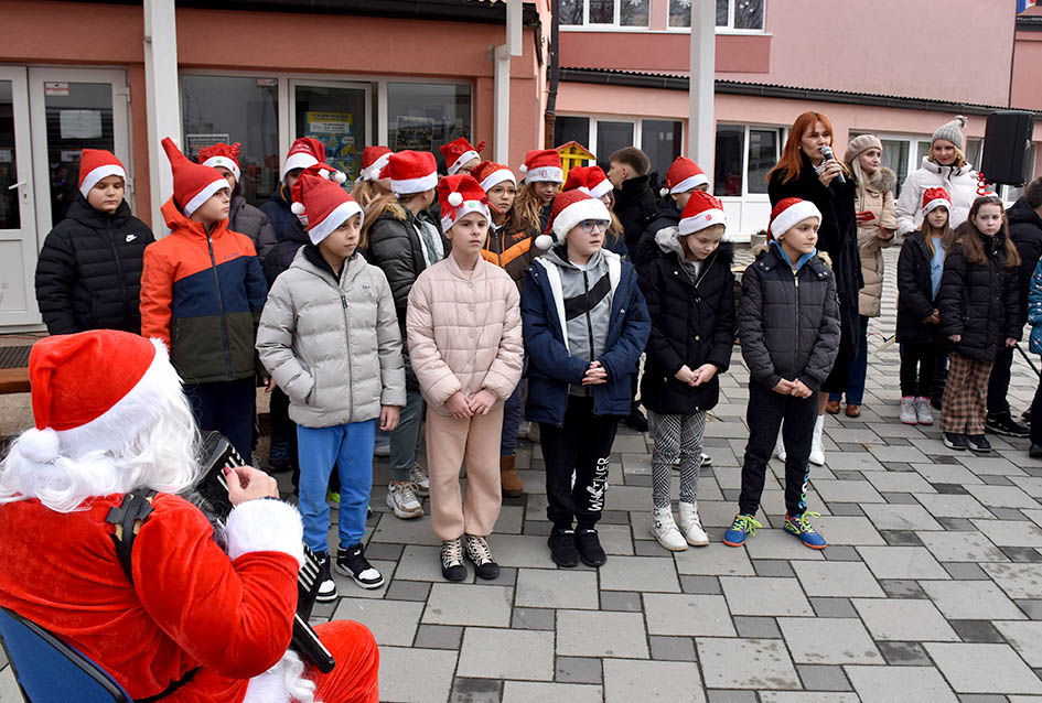 ADVENTSKI SAJAM U CESARIĆU: Zarađeno doniraju Udruzi „Mali princ“
