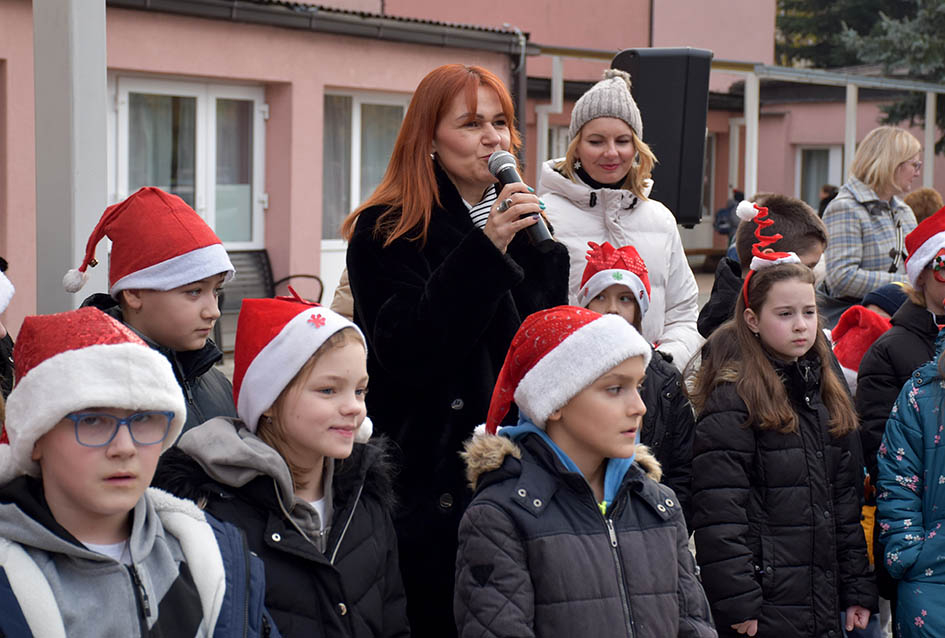 ADVENTSKI SAJAM U CESARIĆU: Zarađeno doniraju Udruzi „Mali princ“