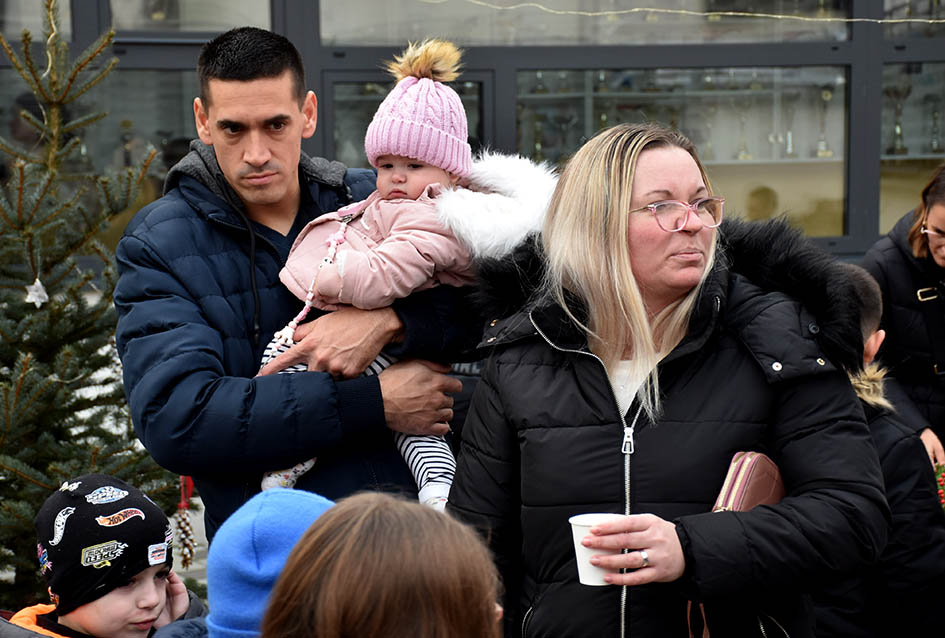 ADVENTSKI SAJAM U CESARIĆU: Zarađeno doniraju Udruzi „Mali princ“