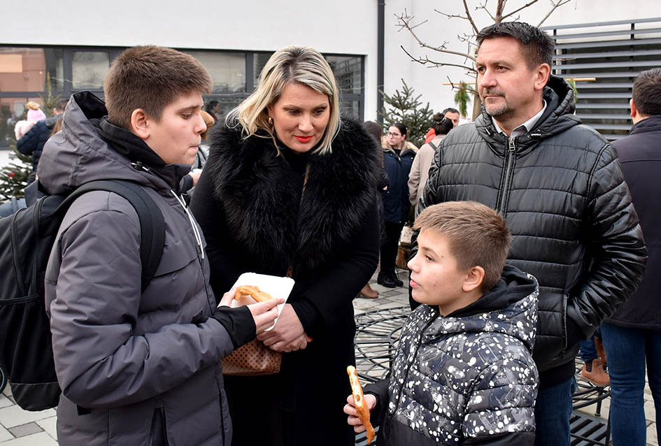 ADVENTSKI SAJAM U CESARIĆU: Zarađeno doniraju Udruzi „Mali princ“