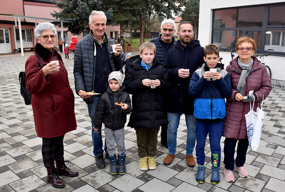ADVENTSKI SAJAM U CESARIĆU: Zarađeno doniraju Udruzi „Mali princ“