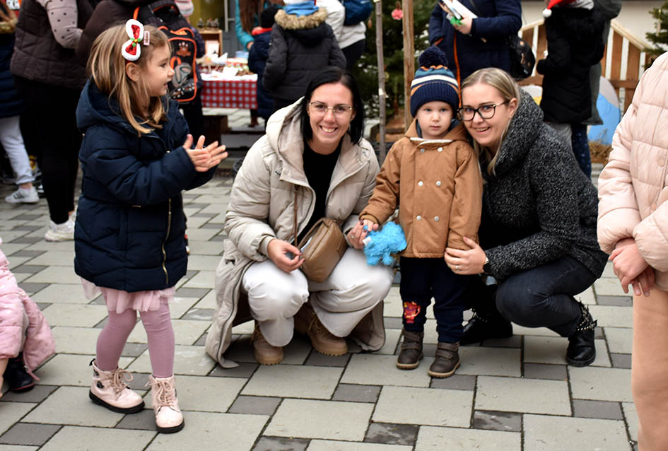 ADVENTSKI SAJAM U CESARIĆU: Zarađeno doniraju Udruzi „Mali princ“
