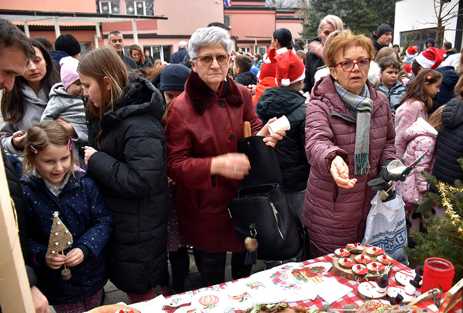 ADVENTSKI SAJAM U CESARIĆU: Zarađeno doniraju Udruzi „Mali princ“
