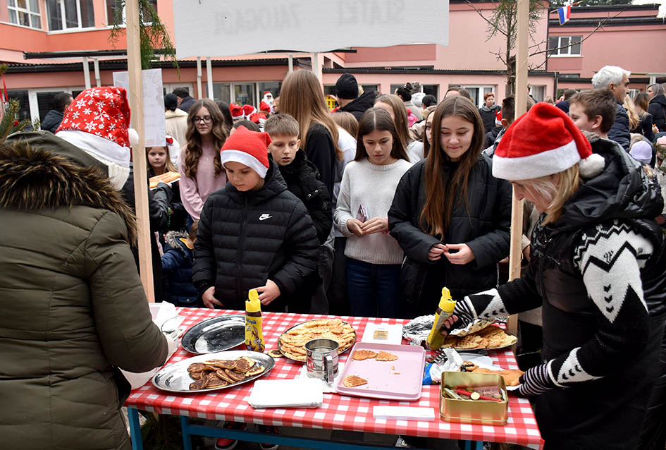 ADVENTSKI SAJAM U CESARIĆU: Zarađeno doniraju Udruzi „Mali princ“