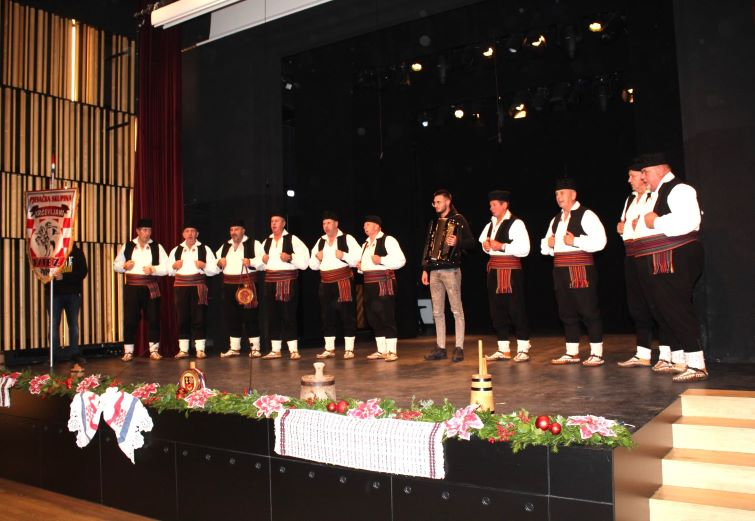 UZ DAN GRADA PLETERNICE: Održana 18. Međunarodna smotra folklora „Običaji starog zavičaja“