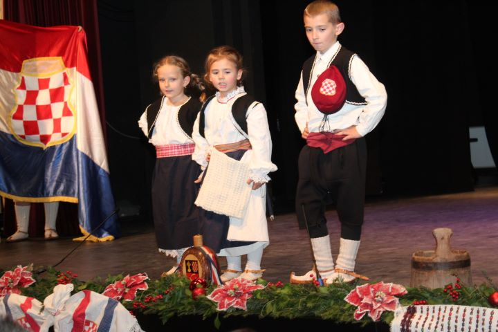 UZ DAN GRADA PLETERNICE: Održana 18. Međunarodna smotra folklora „Običaji starog zavičaja“