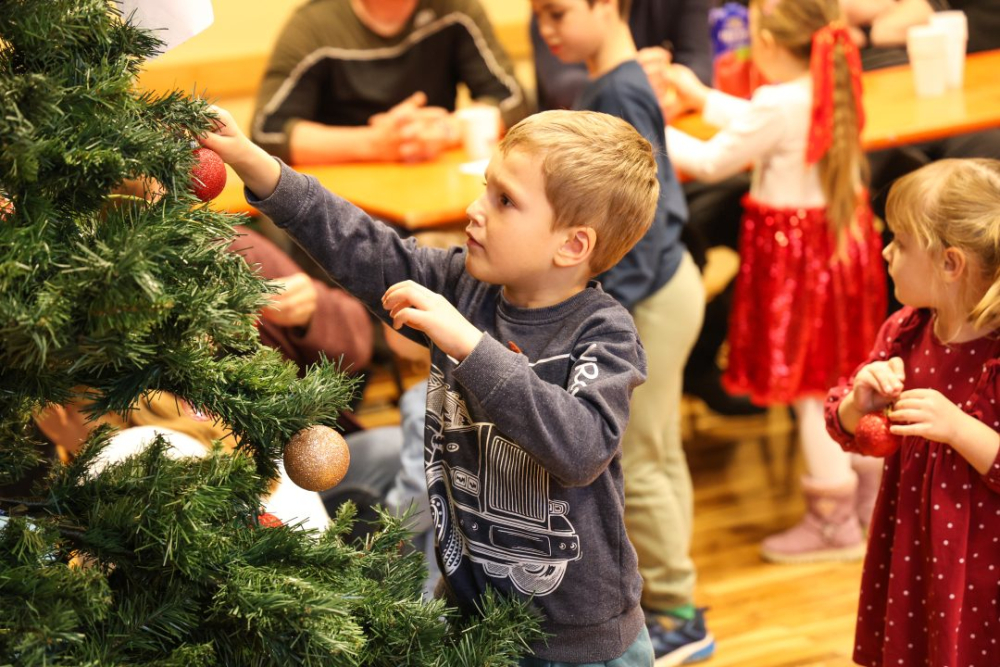 [FOTO] Blagdanska čarolija u Bjeliševcu: Sveti Nikola razveselio mališane i mještane