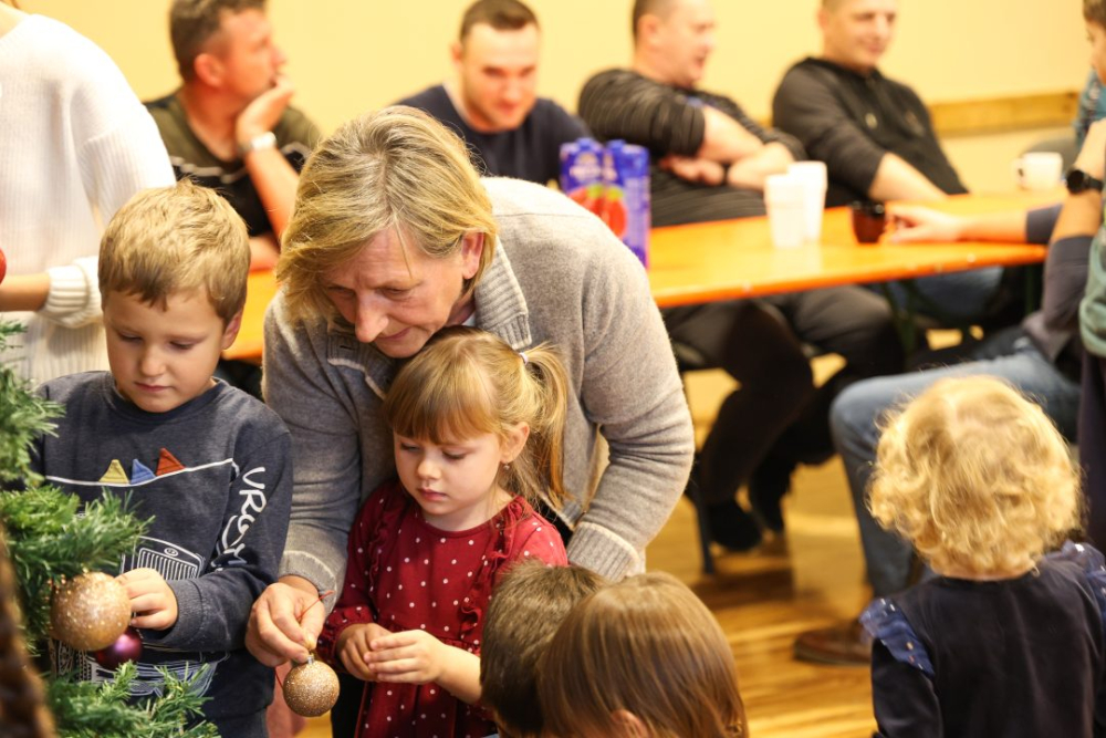 [FOTO] Blagdanska čarolija u Bjeliševcu: Sveti Nikola razveselio mališane i mještane