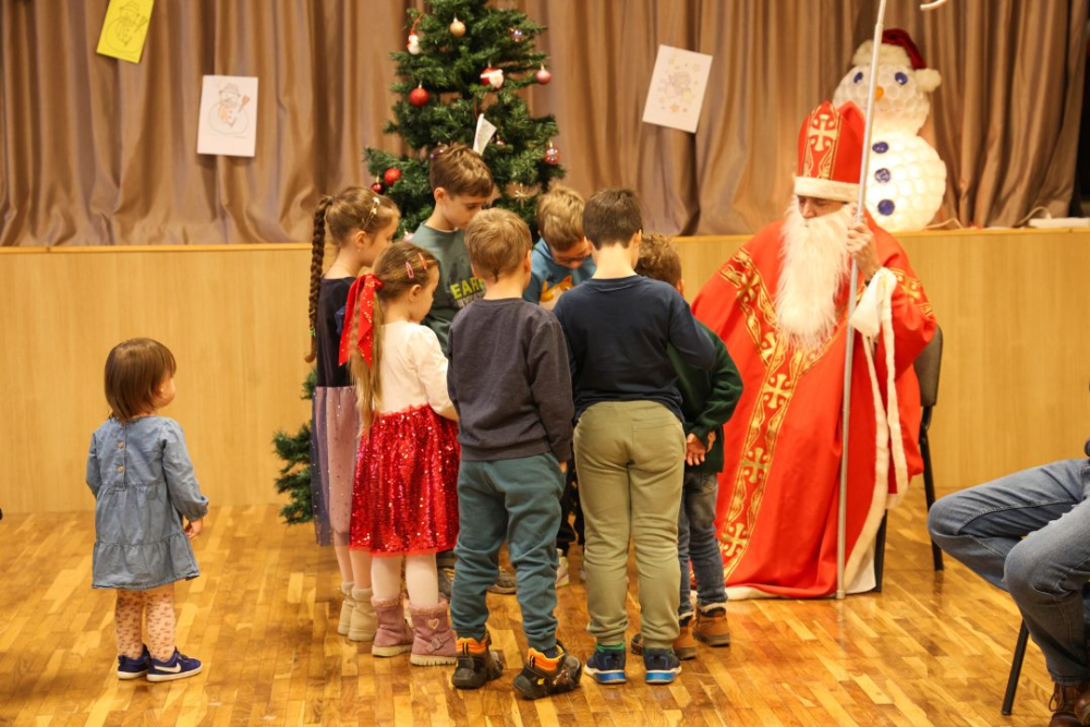 [FOTO] Blagdanska čarolija u Bjeliševcu: Sveti Nikola razveselio mališane i mještane