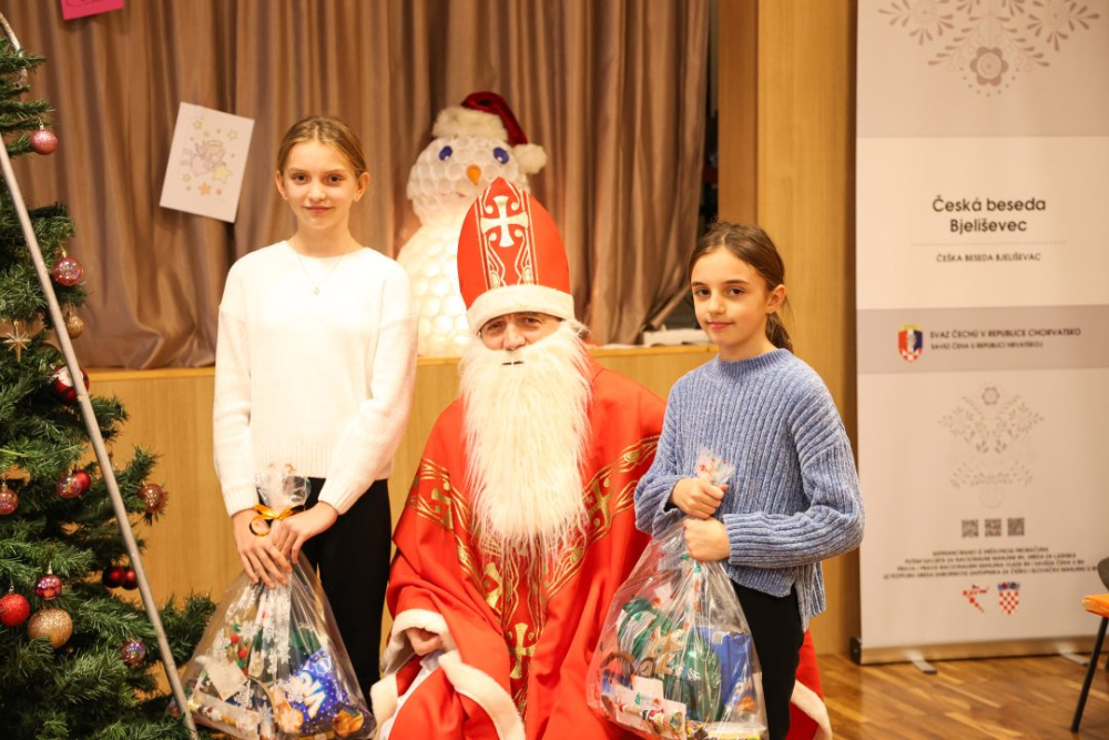 [FOTO] Blagdanska čarolija u Bjeliševcu: Sveti Nikola razveselio mališane i mještane