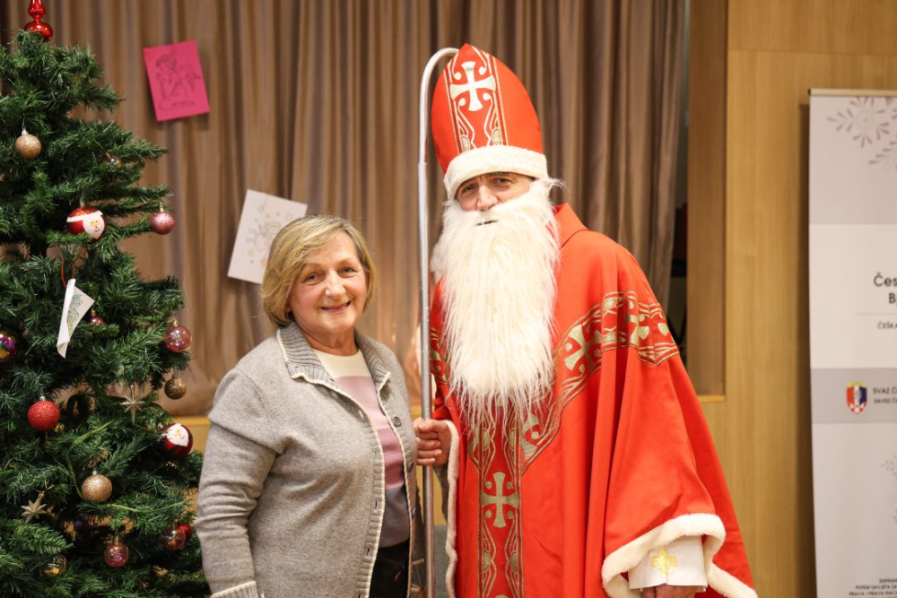 [FOTO] Blagdanska čarolija u Bjeliševcu: Sveti Nikola razveselio mališane i mještane