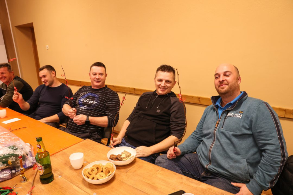 [FOTO] Blagdanska čarolija u Bjeliševcu: Sveti Nikola razveselio mališane i mještane