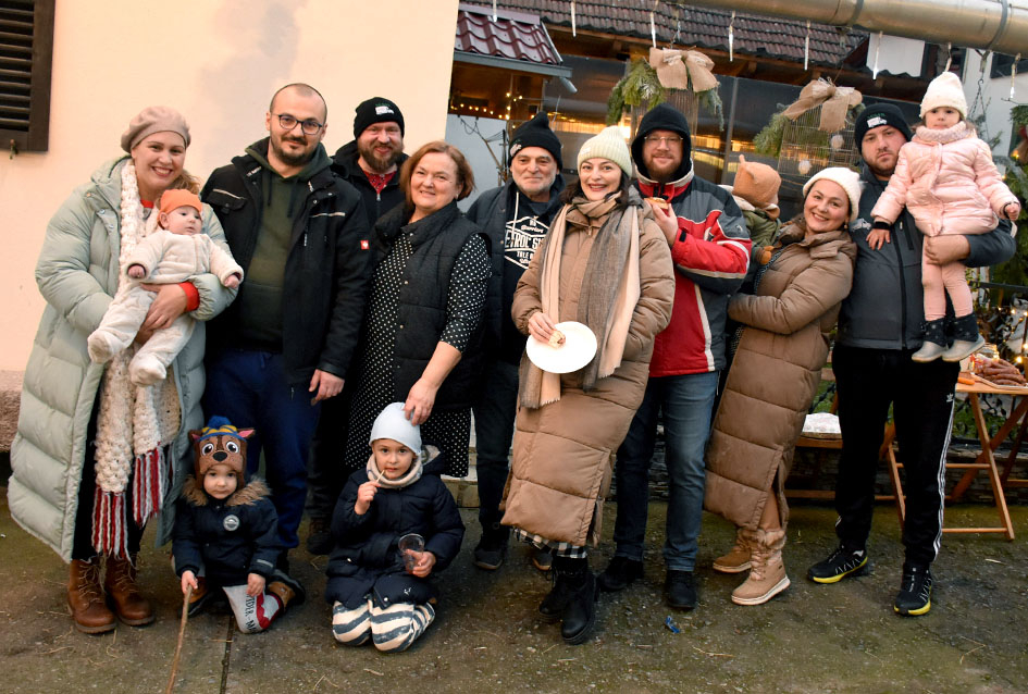 Požega.eu | Okupilo se više od stotinu rođaka prigodom blagdanskog druženja kod obitelji Bušić u Srednjem Selu: ʼIdeju koja je tinjala godinama konačno smo realiziraliʼ