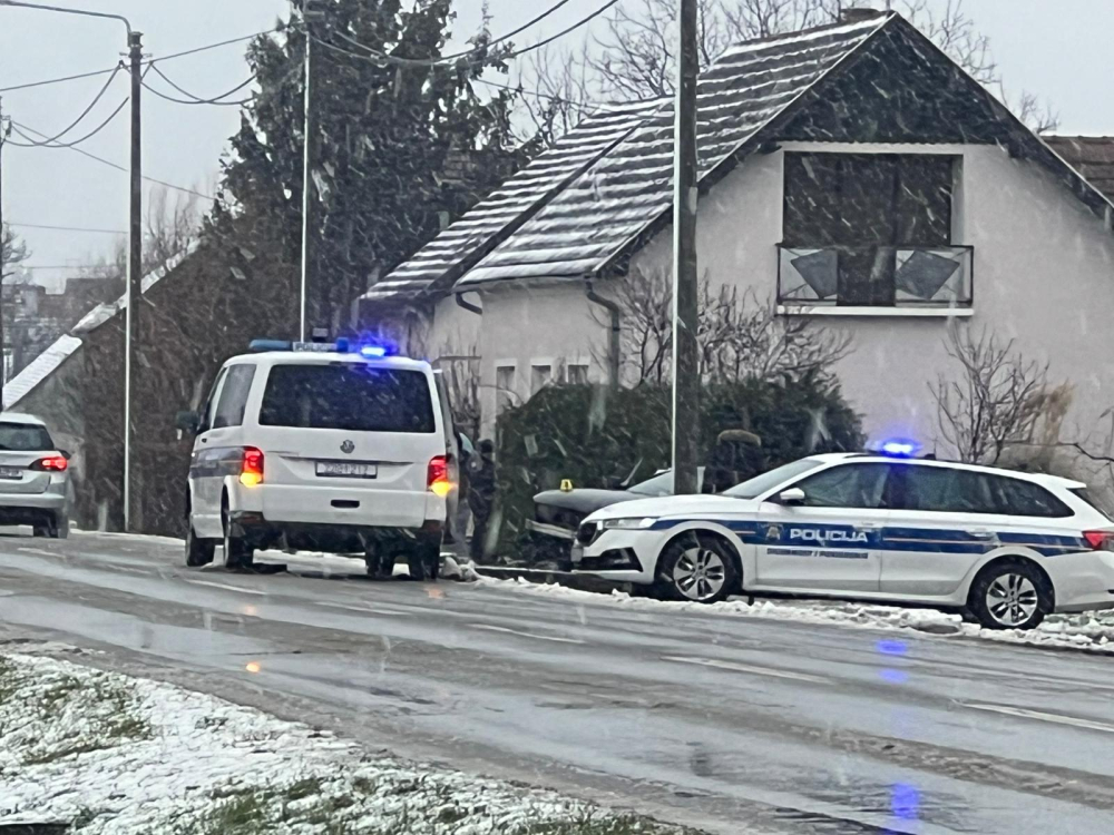 Požega.eu | U slijetanju osobnog automobila lakše ozlijeđena vozačica starosti 28 godina