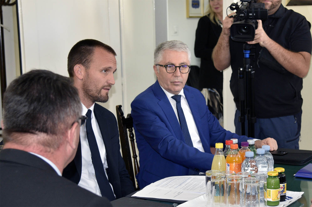SB Online | HDZ-ov ministar stigao u Sl. Brod, potpisani novi ugovori