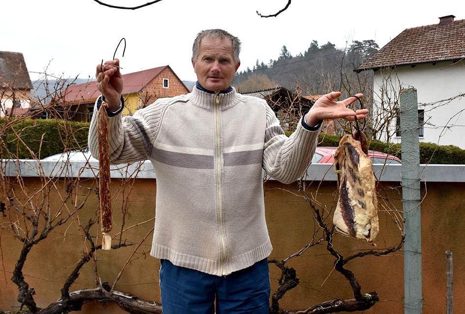 Požega.eu | DVOSTRUKO SLAVLJE KOD KRSNIKOVIH U KUTJEVU: Imendan gazde Vinka i Vincelovo proslavili o istom trošku