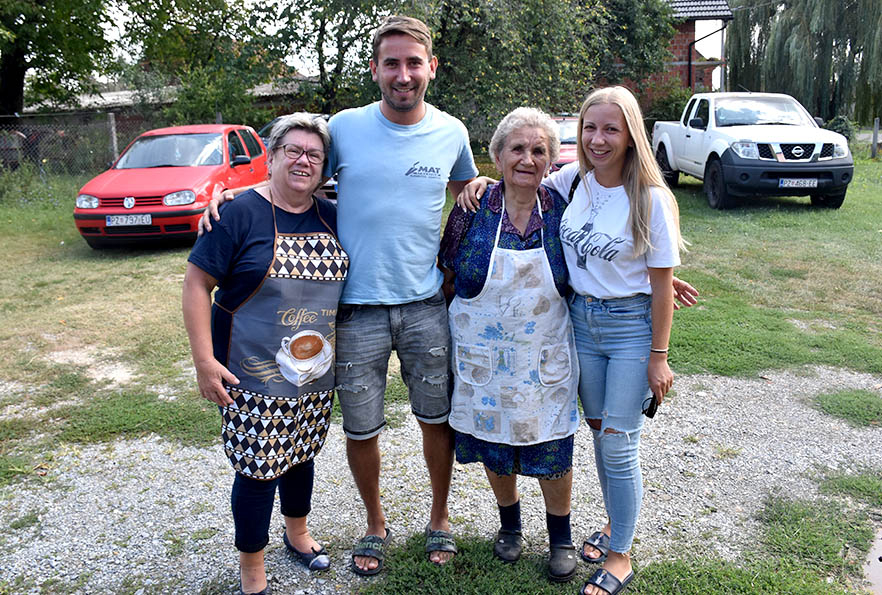 Kokošiji kirvaj uz tradicionalni slavonski ručak [FOTO]