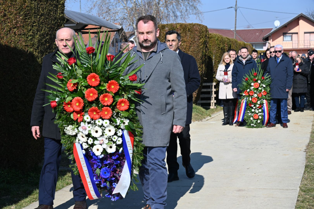 SB Online | 90. OBLJETNICA VRBSKO – RUŠČIČKIH ŽRTAVA: Počast uz obitelji poginulih te druge predstavnike 