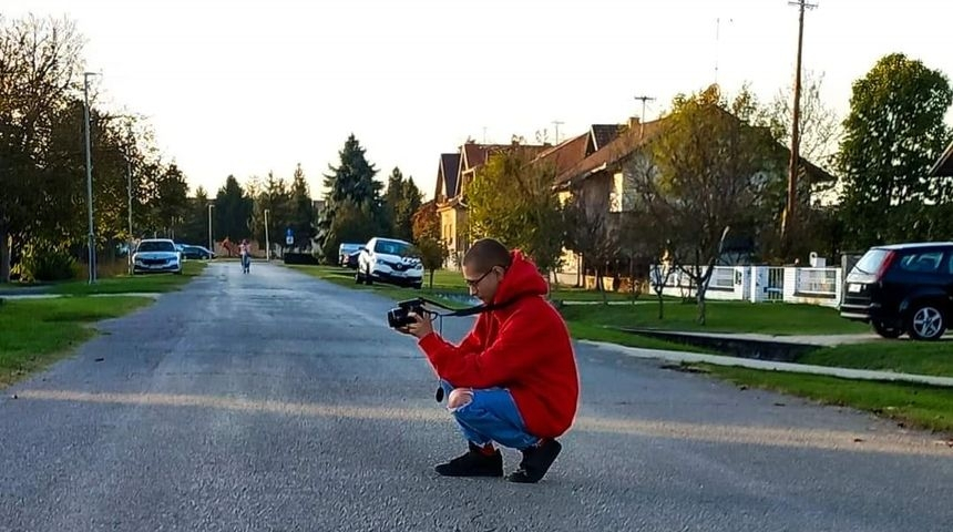SB Online | Mladom Slavoncu kao bebi nisu davali nikakve šanse, a danas je maturant, volonter i pasionirani fotograf