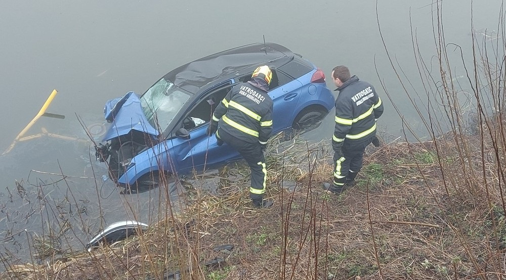 SB Online | Pokupila ogradu i s mosta izletjela u kanal te zbrisala