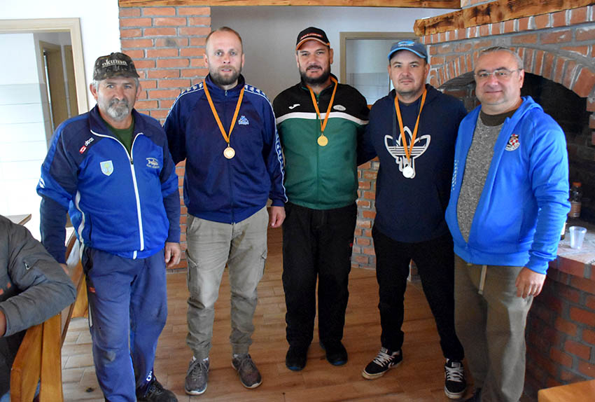 Pobjednici brestovačkog Kupa prijateljstva su ribiči Veličanke, a najbolji pojedinci su Marko Poletto, Josip Mandić i Mario Fider [FOTO]