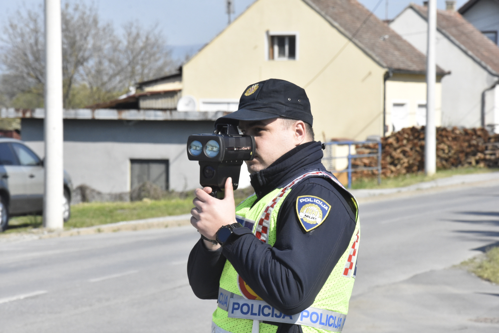 SB Online | Brodsko-posavska policija bila u ʼborbiʼ sa 106 prekršitelja prebrze vožnje u samo jednom danu