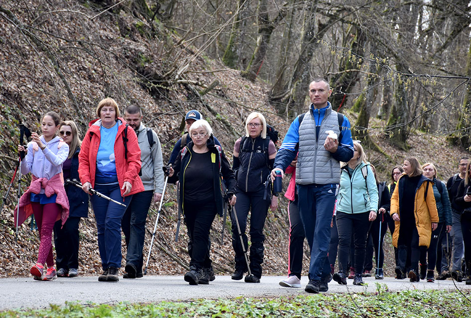 Požega.eu | PAPUČKI JAGLACI 2025.: Brojni planinari pohodili sedam staza