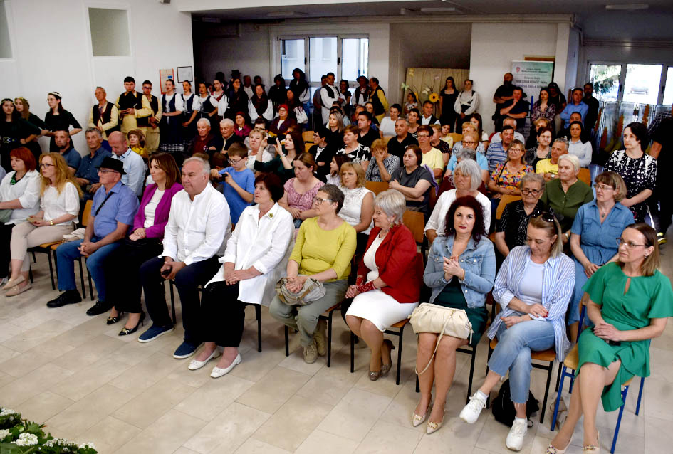 Pučko pjevanje bez glazbe izvele skupine na smotri u Biškupcima 