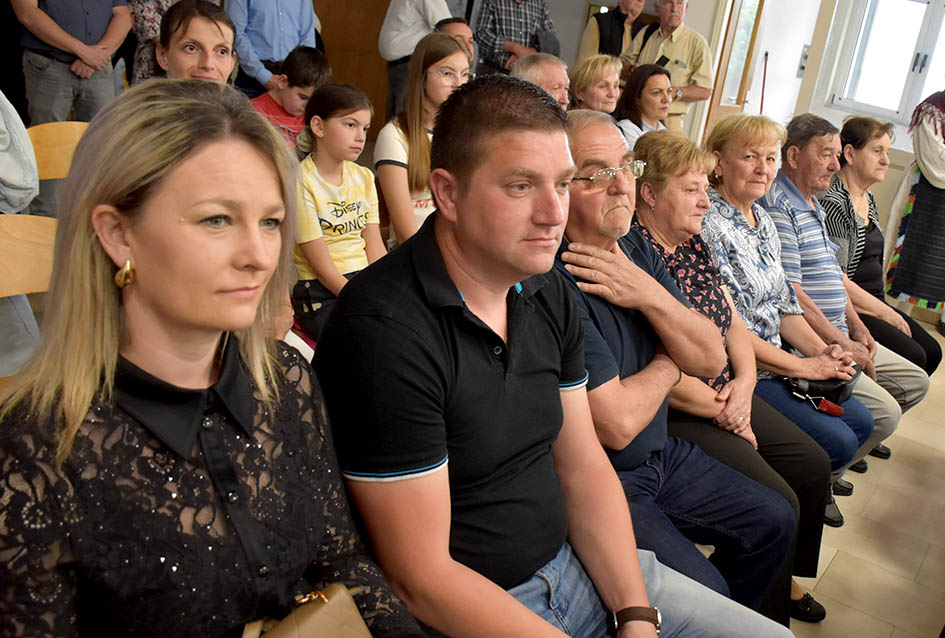 Pučko pjevanje bez glazbe izvele skupine na smotri u Biškupcima 